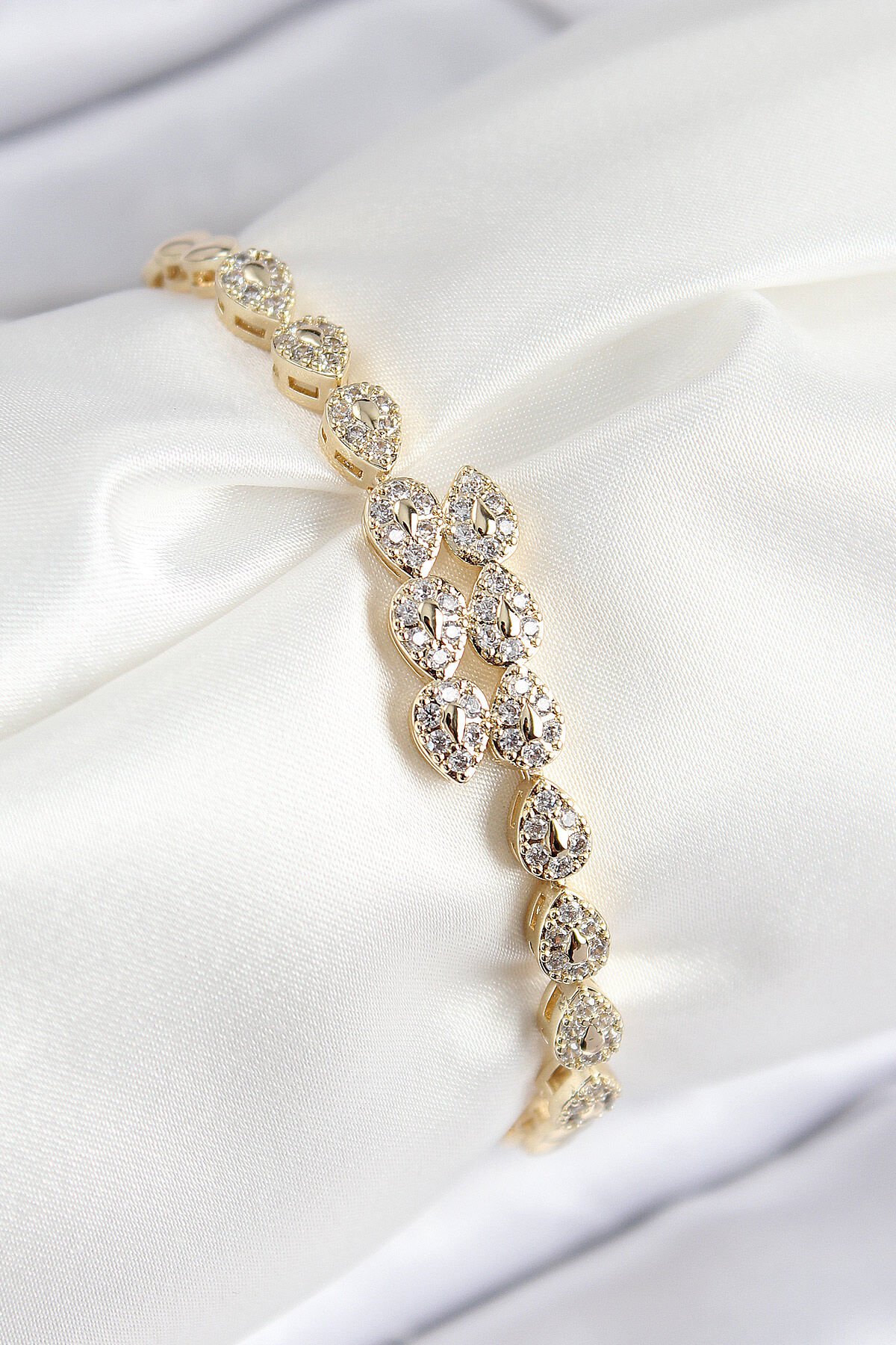 VIP Pirinç Zirkon Taşlı Sıralı Damla Model Gold Renk Kadın Bileklik