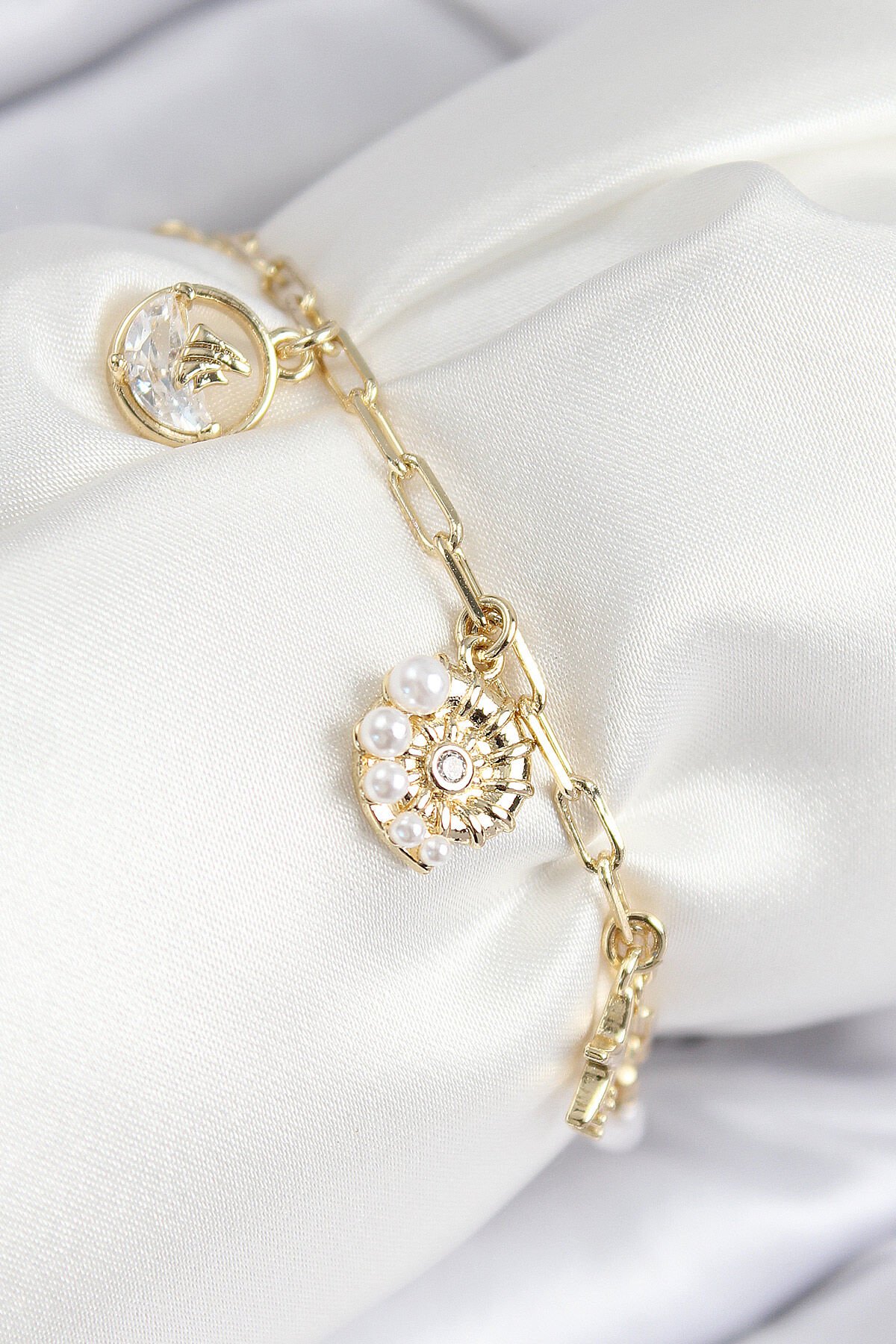 Pirinç Zirkon Taşlı Deniz Kabuğu Model Gold Renk Kadın Bileklik