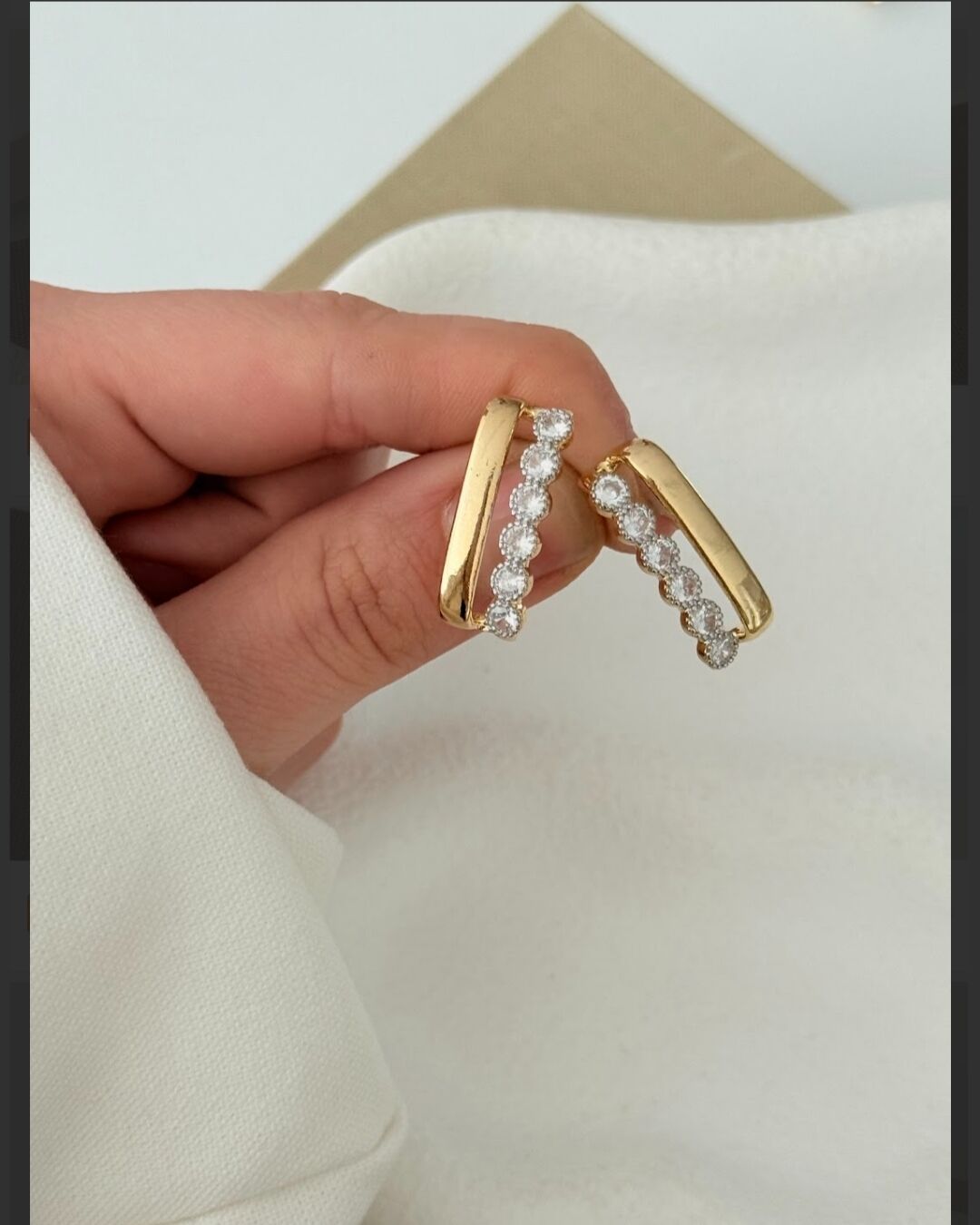 Gold Detaylı Zirkon Taşlı Mers Küpe