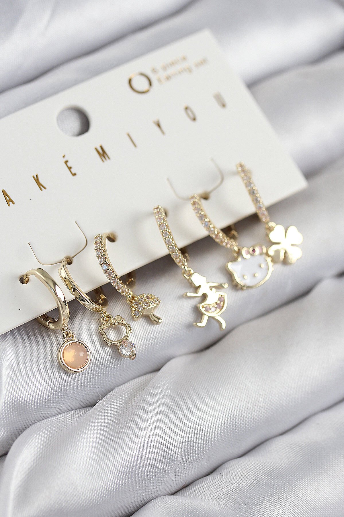 Pirinç Zirkon Taşlı Hello Kity Ve Yonca Model Gold Renk 6'lı Küpe Set