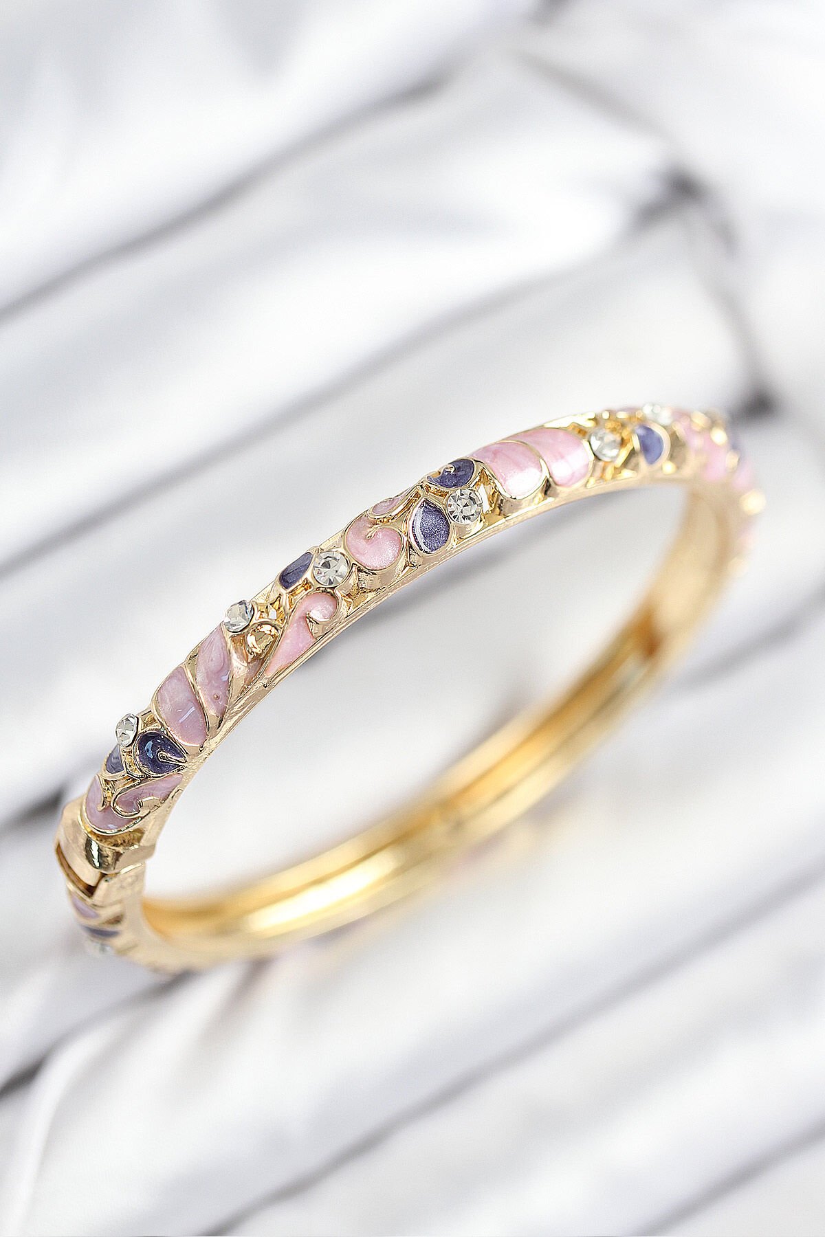 Mineli Pirinç Zirkon Taşlı Fuşya Mor Çiçek Motifli Gold Kadın Kelepçe