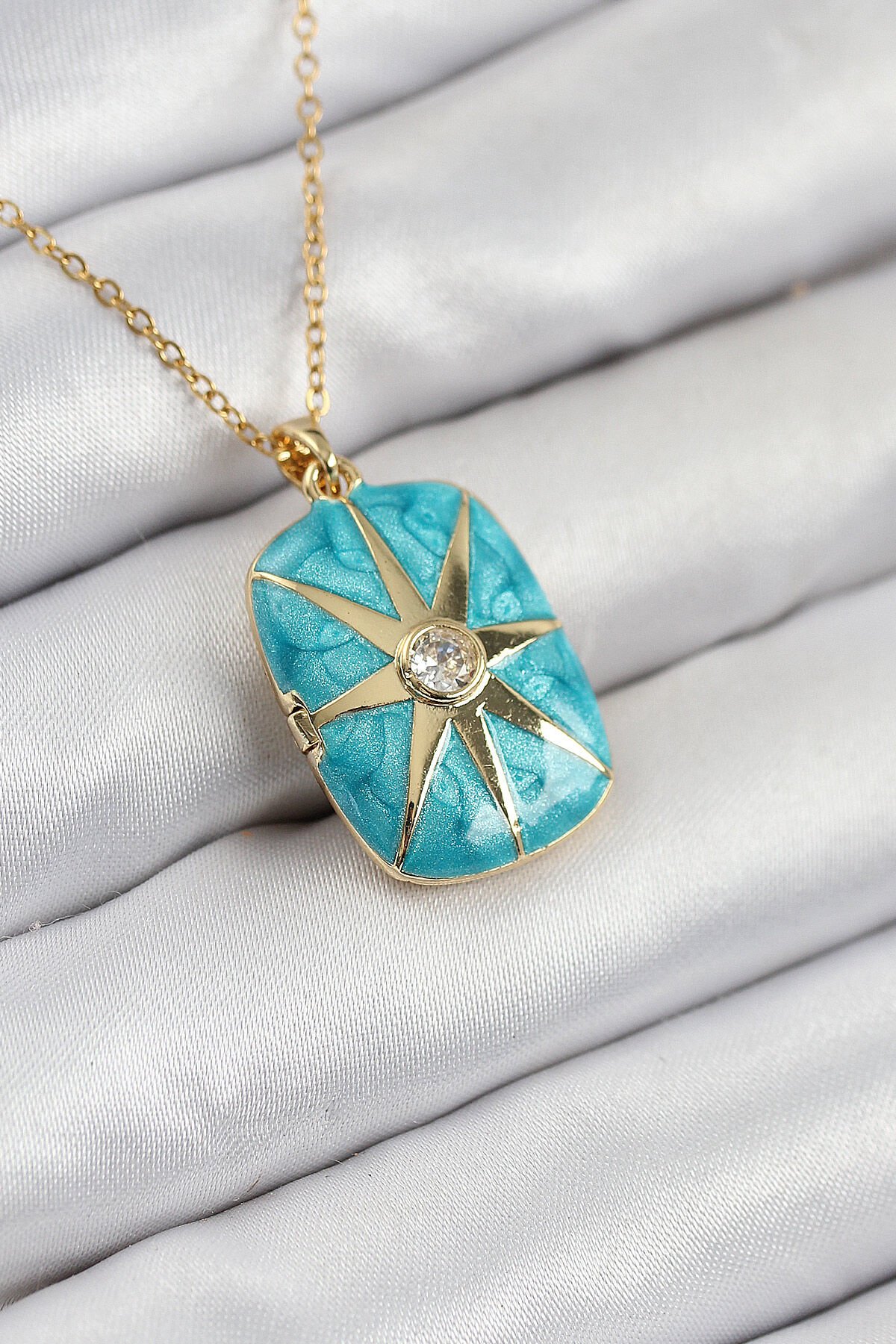 316L Çelik Zirkon Taşlı Açılabilr Kapaklı Kutup Yıldzı Model Gold Renk Kadın Kolye