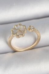 Pirinç Gold Renk Beyaz Mineli Yonca Model Zirkon Taş Detay Ayarlanabilir Kadın Yüzük