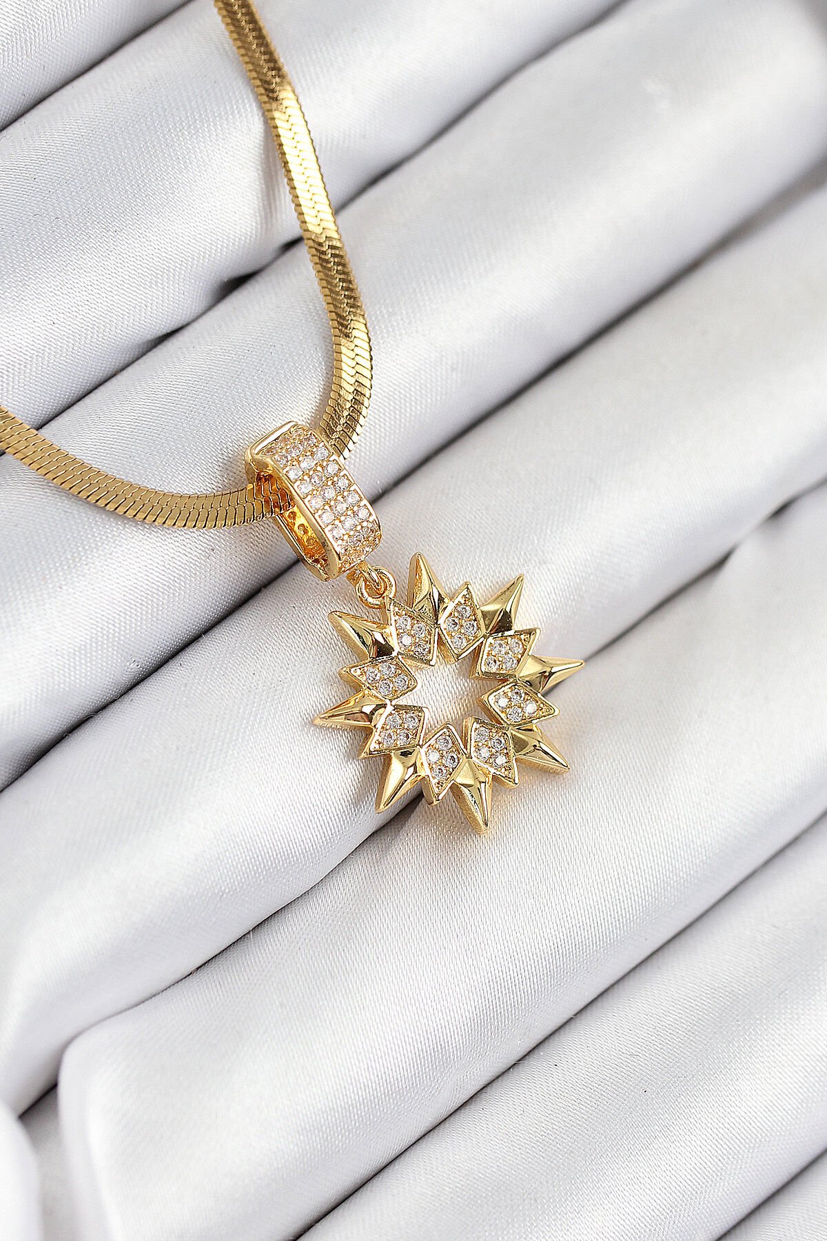 316L Çelik Zirkon Taşlı Yıldız Model Gold Renk Kadın Kolye