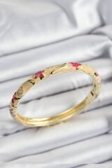 Mineli Pirinç Pembe Ve Krem Çiçek Motifli Gold Renk Kadın Kelepçe