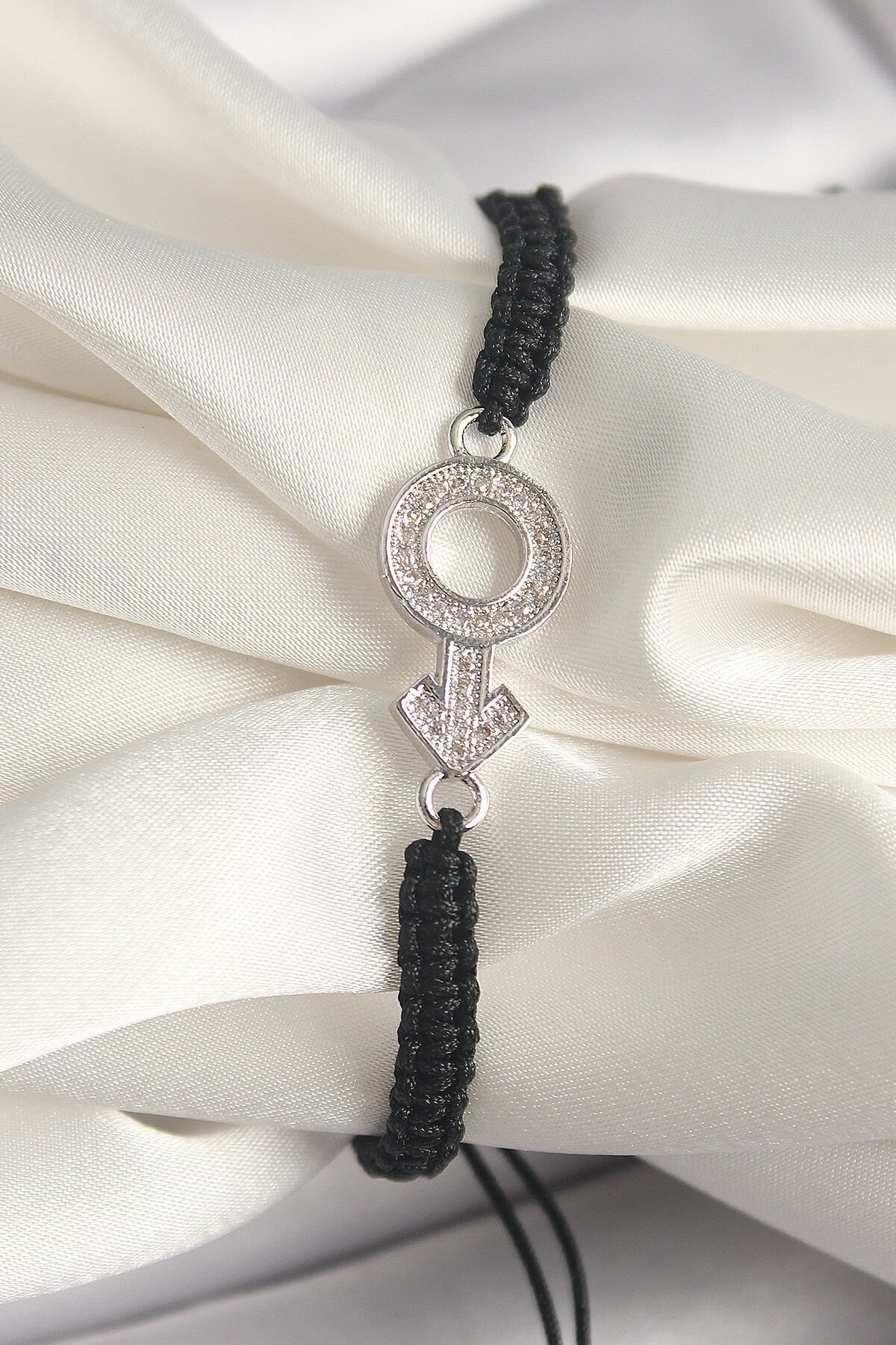 Pirinç Gümüş Renk Zirkon Taşlı Mars Figür Asansörlü Makrome Model Kadın Bileklik