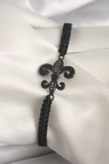 Pirinç Siyah Renk Zirkon Taş İşlemeli Zambak Figür Asansörlü Makrome Model Kadın Bileklik