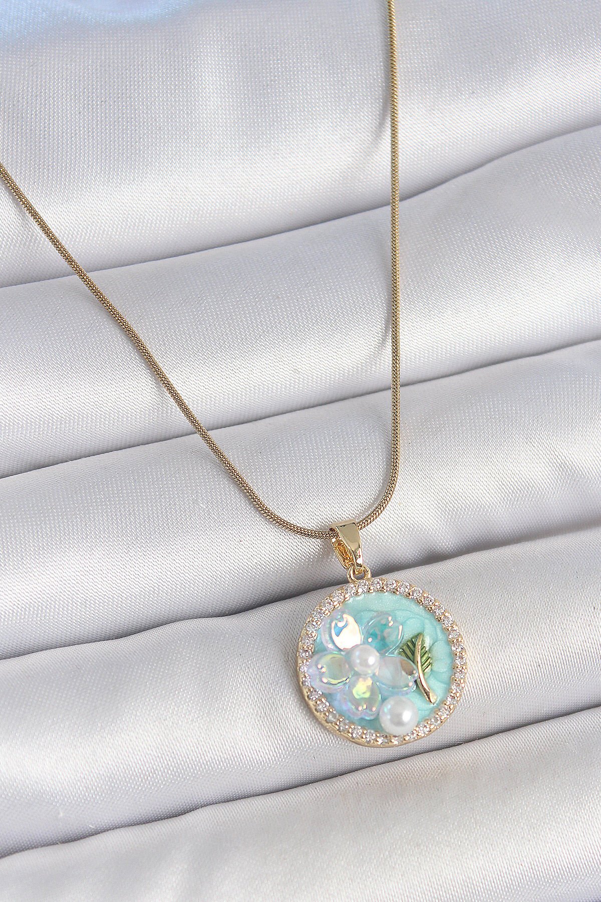 316L Çelik Gold Renk Zincir Zirkon Taş Detaylı Mavi Mineli Çiçek İşlemeli İnci Detay Kadın Kolye