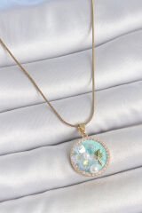 316L Çelik Gold Renk Zincir Zirkon Taş Detaylı Mavi Mineli Çiçek İşlemeli İnci Detay Kadın Kolye