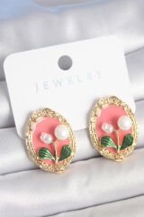 Pirinç Gold Renk Pembe Mineli İncili Çiçek İşlemli Portre Model Kadın Küpe