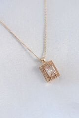 Gold Renk Zirkon Taşlı Kare Model Kadın Kolye