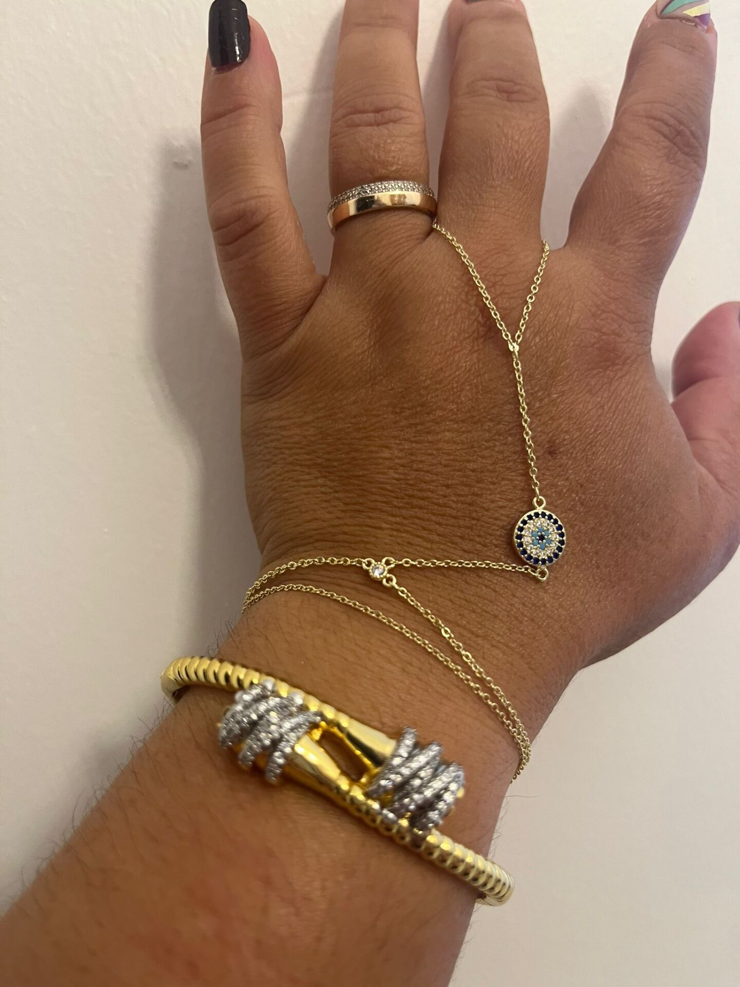 Zirkon Taşlı 14k Altın Renginde Kıvrımlı Model Kelepçe