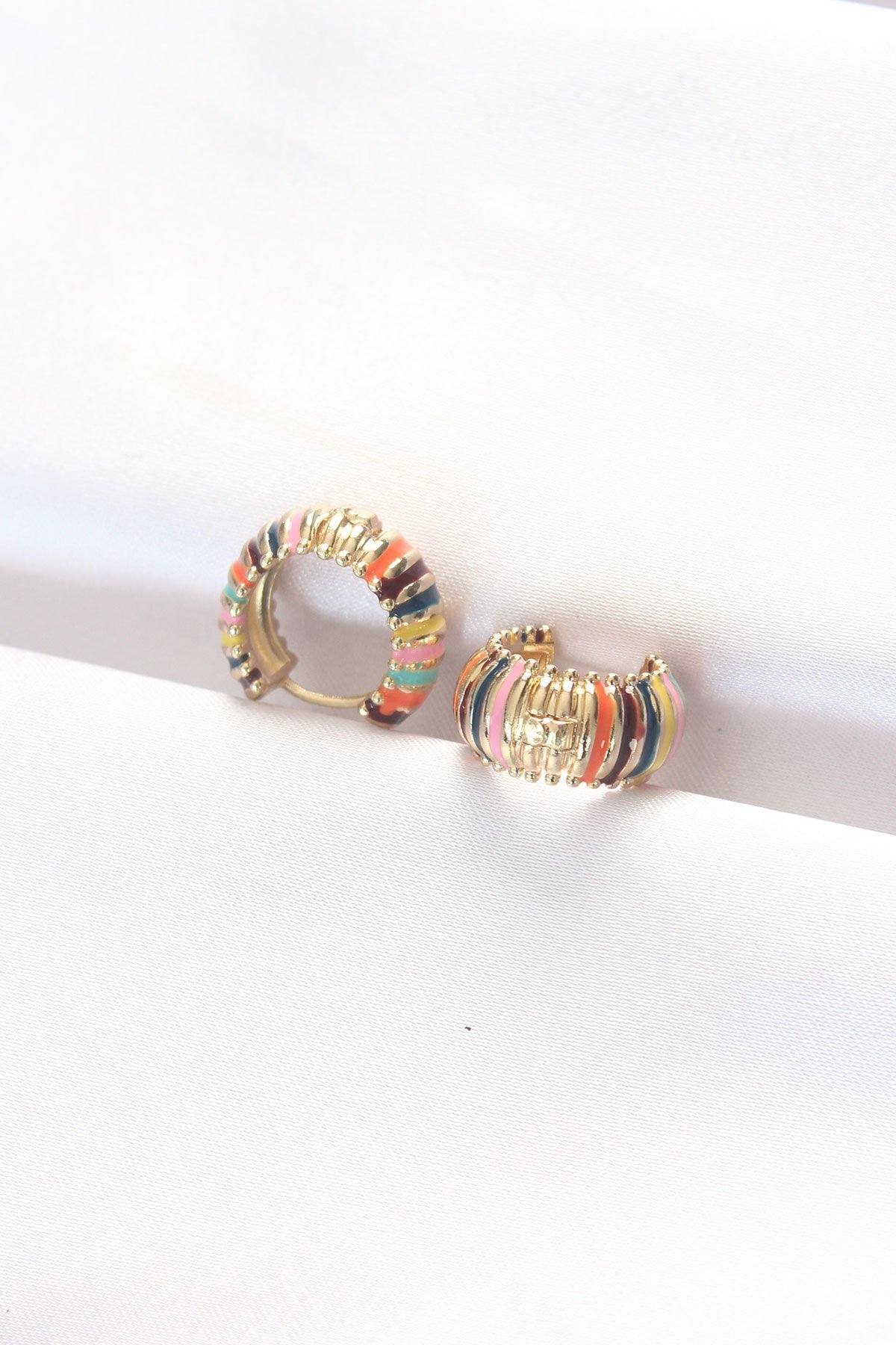Pirinç Gold Renkli Mineli Oval Minimal Küpe