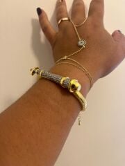 14k Altın Renginde Zirkon Taşlı Kelepçe Bileklik