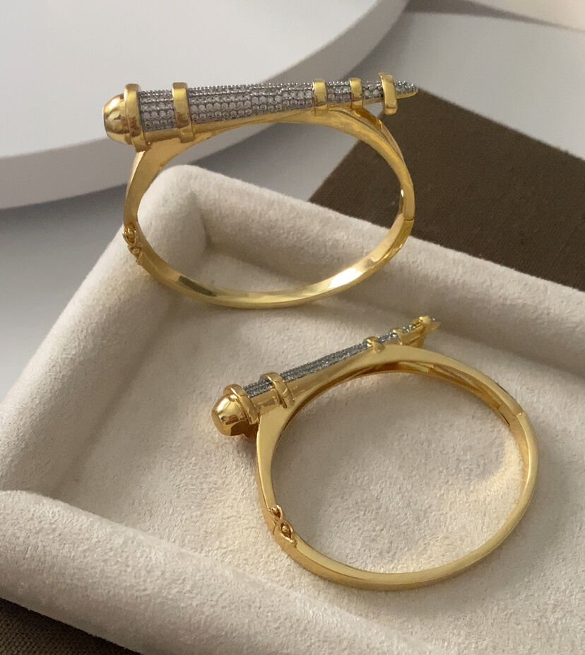 14k Altın Renginde Zirkon Taşlı Kelepçe Bileklik