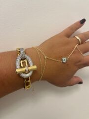 14k Altın Renginde Zirkon Taşlı Vip Tasarım Kelepçe Bileklik