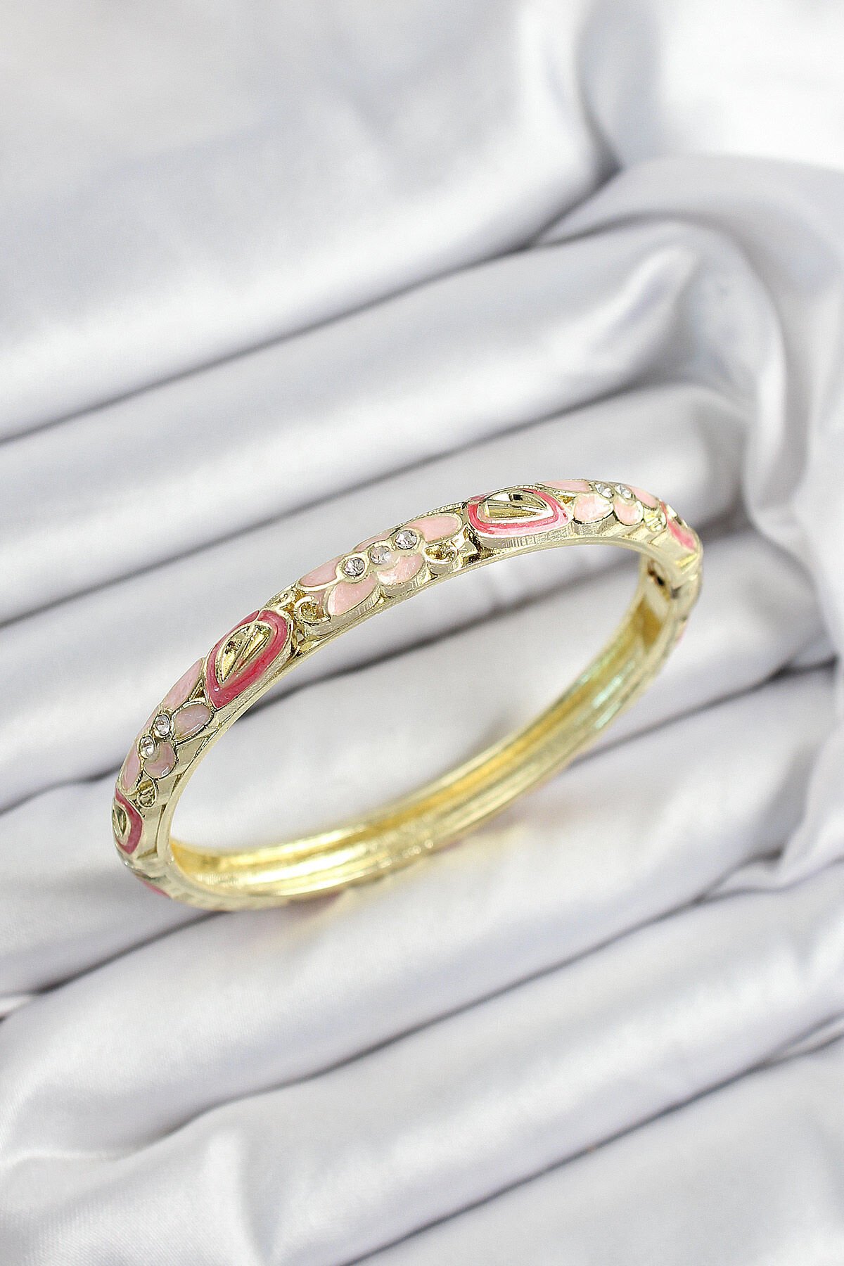 Mineli Pirinç Zirkon Taşlı Pembe Çiçek Motifli Gold Renk Kadın Kelepçe