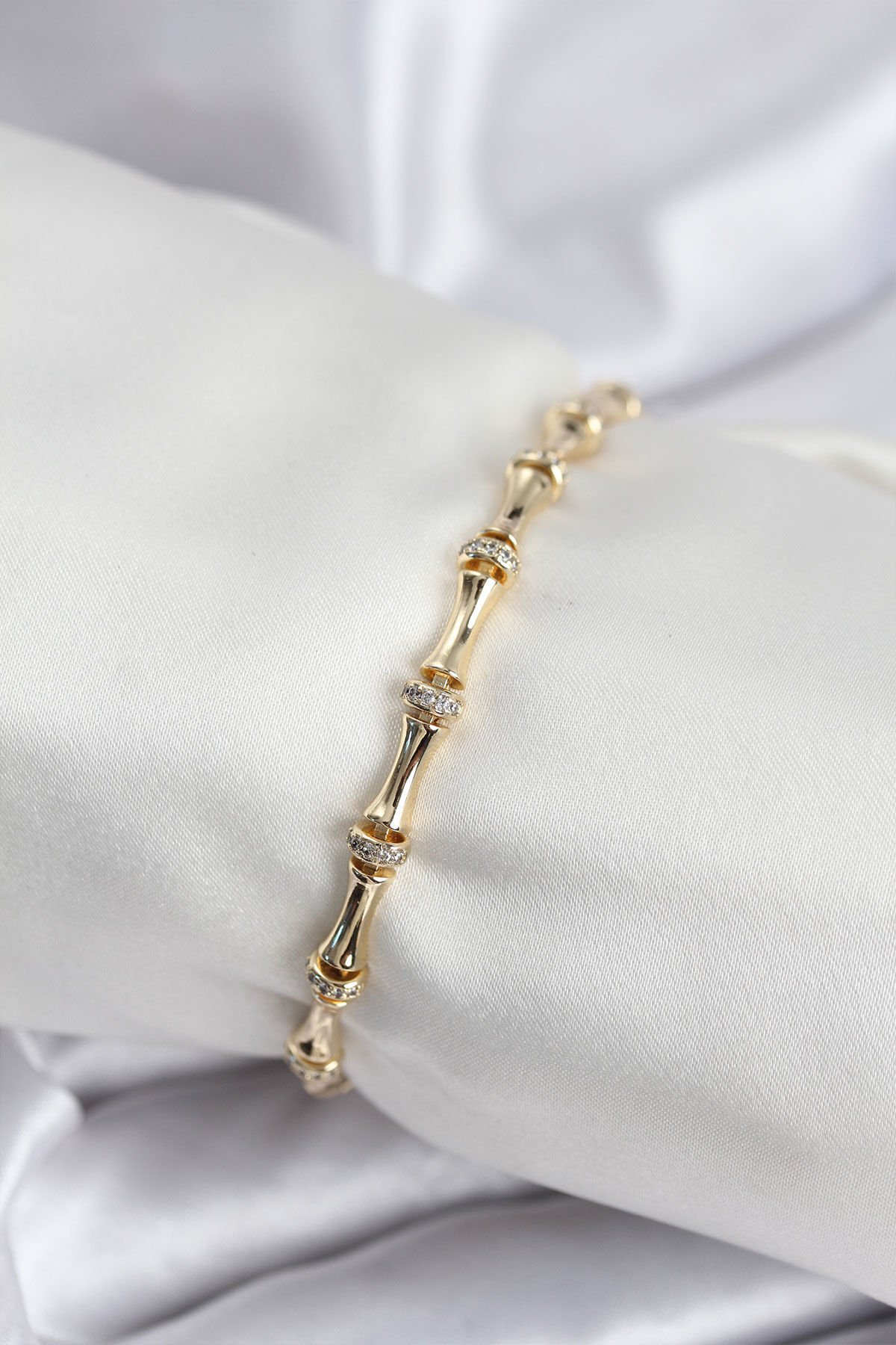 Pirinç VIP Seri Gold Renk Kemik Model Kadın Bileklik