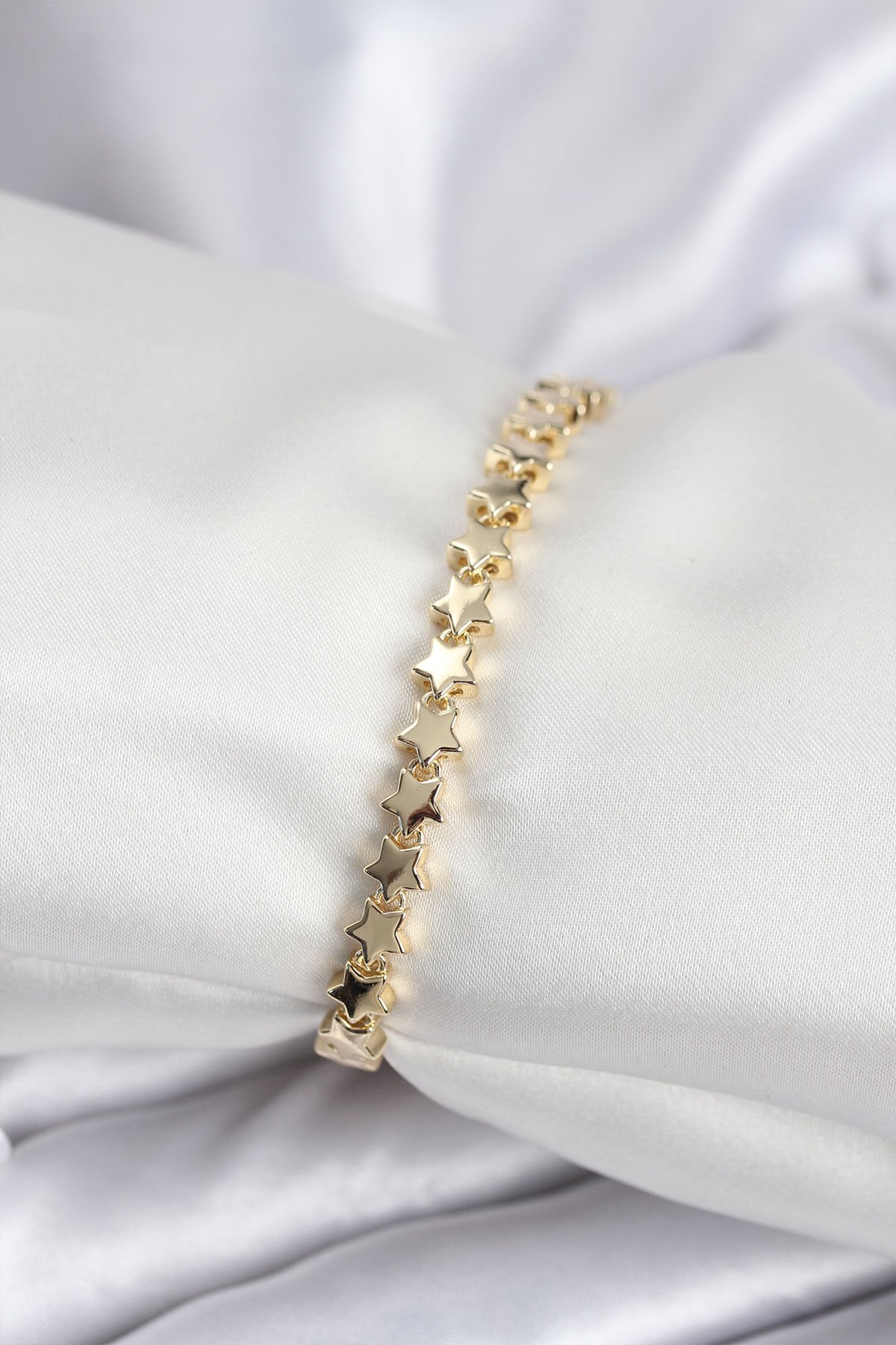 Pirinç VIP Seri Gold Renk Sıralı Yıldız Model Kadın Bileklik