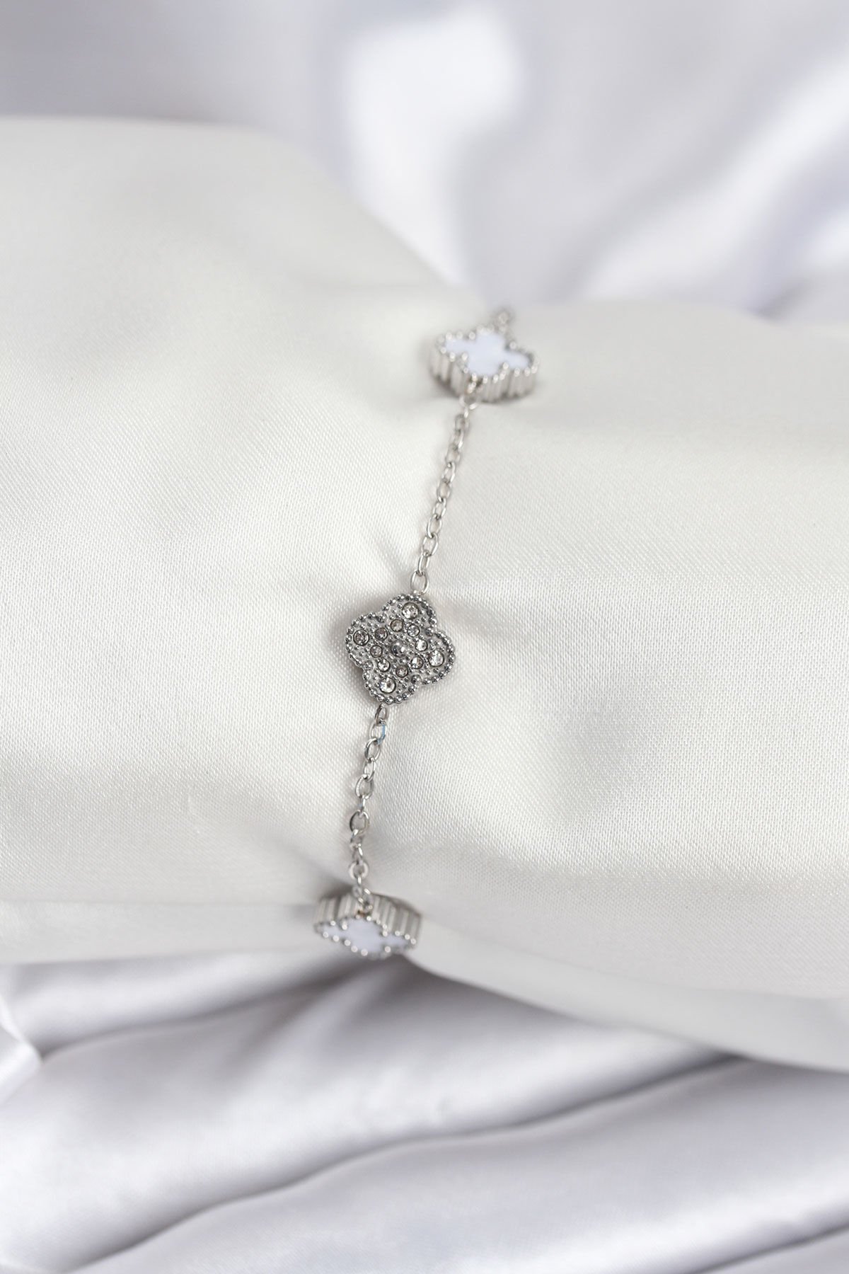 316L Çelik Gümüş Renk Beyaz ve Zirkon Taşlı Baby Boy Yonca Kadın Bileklik