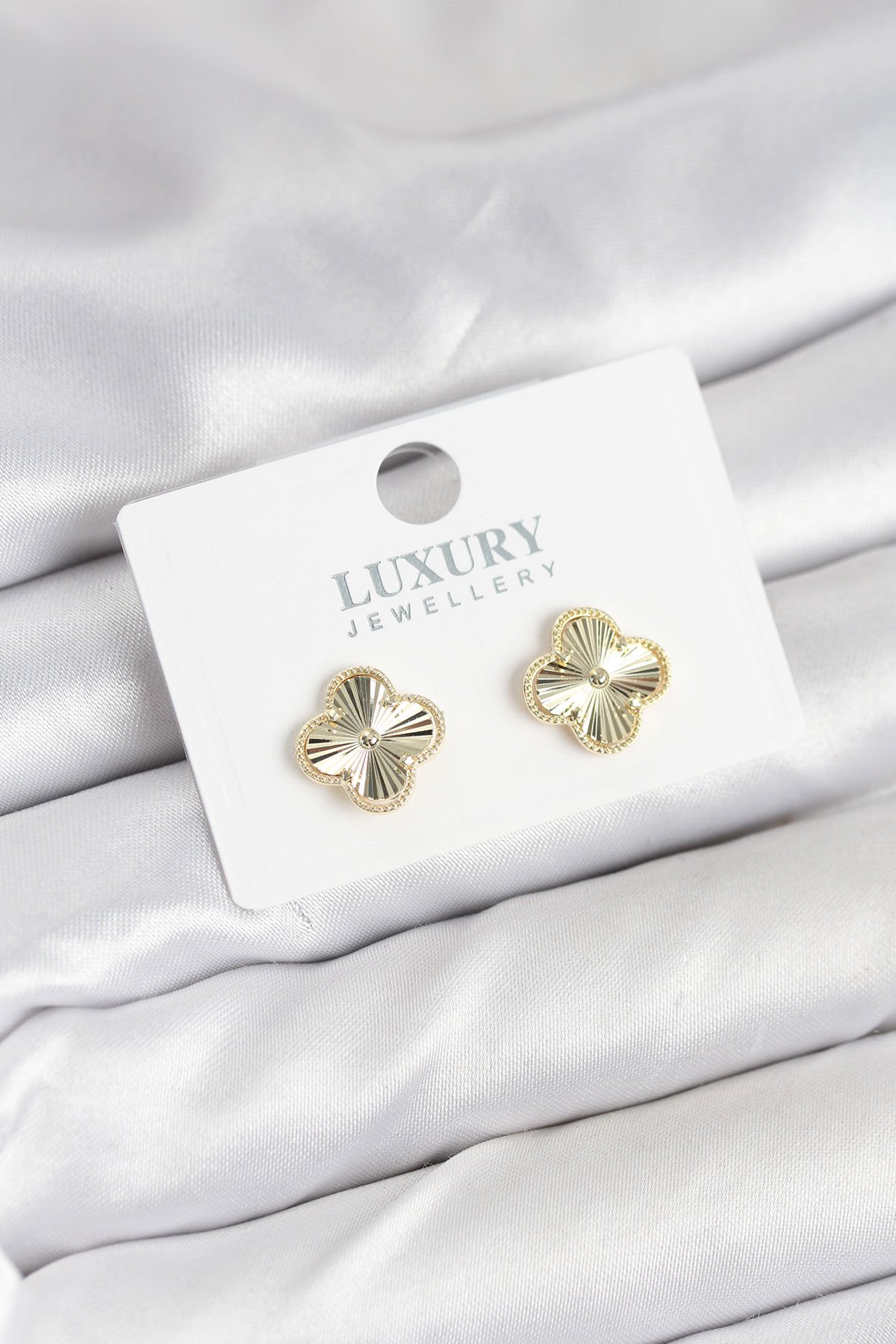 Pirinç Gold Renk Tekli Yonca Kadın Küpe