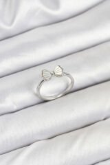 Pirinç Gümüş Renk Fiyonk Model Kadın Yüzük