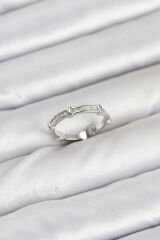 Pirinç Gümüş Renk Kemik Model Zirkon Taşlı Kadın Yüzük