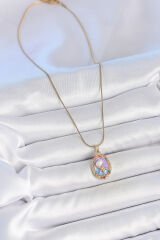 316L Çelik Gold Renk Zincir Mix Renk Deniz Yıldız İşlemeli Renki Çiçek Detay Portre Model Kadın Kolye