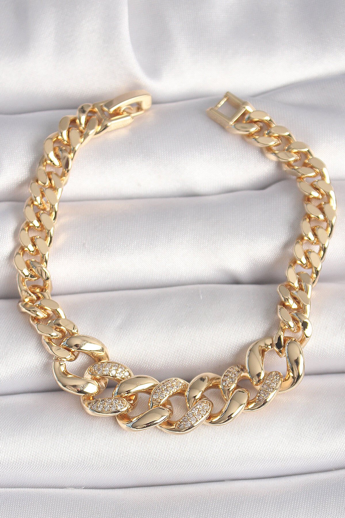 Pirinç Gold Renk Zirkon Taşlı Kalın Halka Model Kadın Bileklik