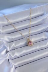 316L Çelik Gold Renk Pembe Zirkon Taş Model Kadın Kolye