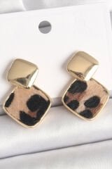 Pirinç Gold Renk Sallant Kare Leopar Desen Model Kadın Küpe