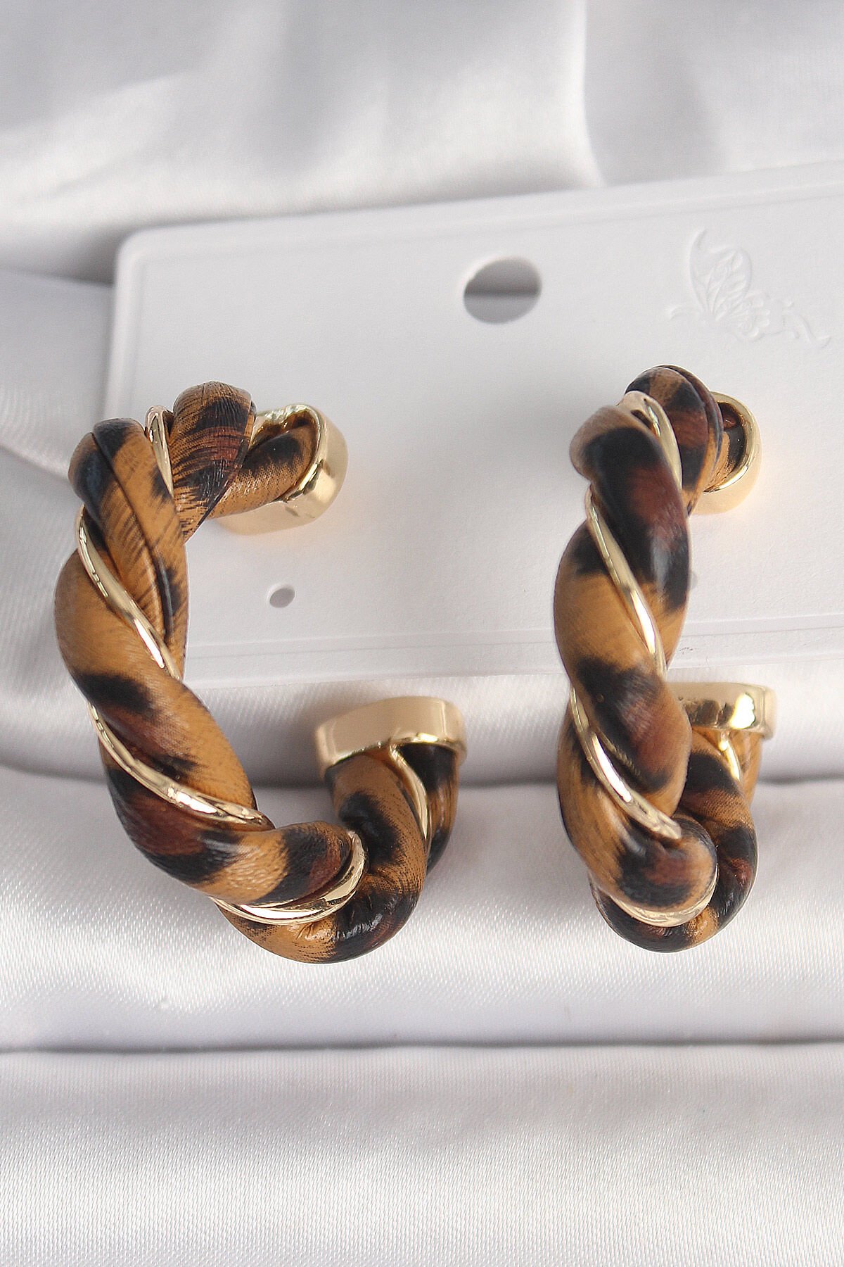 Pirinç Gold Renk Sarmal Halka Leopar Desen Model Kadın Küpe