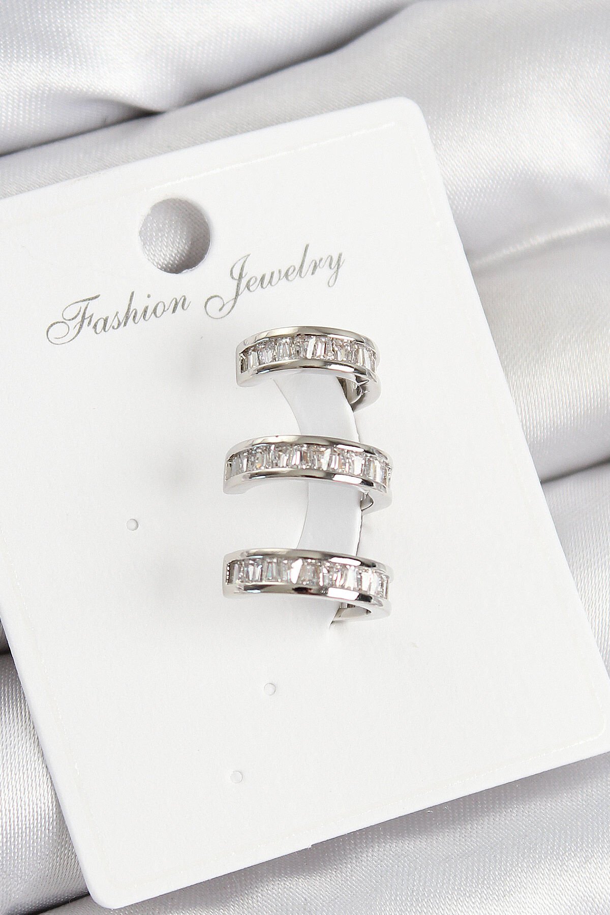 Pirinç Su Yolu Model Gümüş Renk Sağ Kıkırdak Küpe