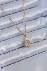 316L Çelik Gold Renk Kare Kristal Taşlı Kadın Kolye