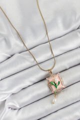 316L Çelik Zincir Pembe Sanatsal Portre Sallantılı İnci Detaylı Lale Model Gold Renk Kadın Kolye