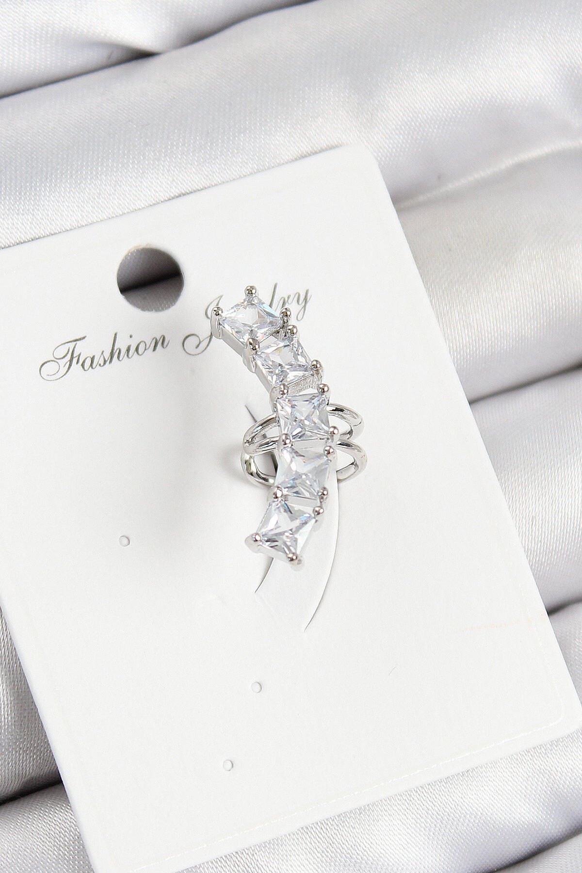 Pirinç Zirkon Taşlı Model Gümüş Renk Sağ Kıkırdak Küpe