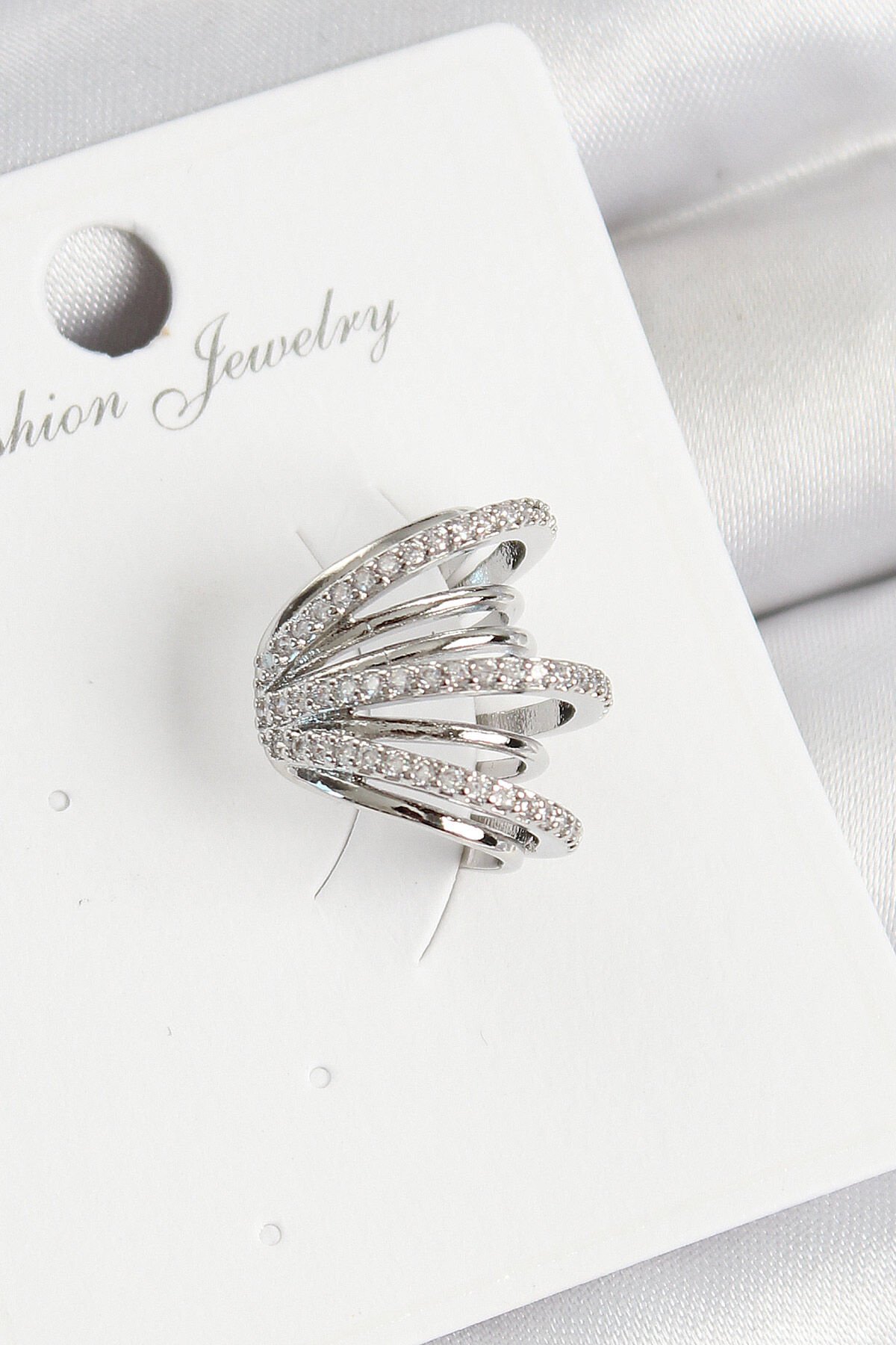 Pirinç Zirkon Taşlı Yay Model Gümüş Renk Sağ Kıkırdak Küpe