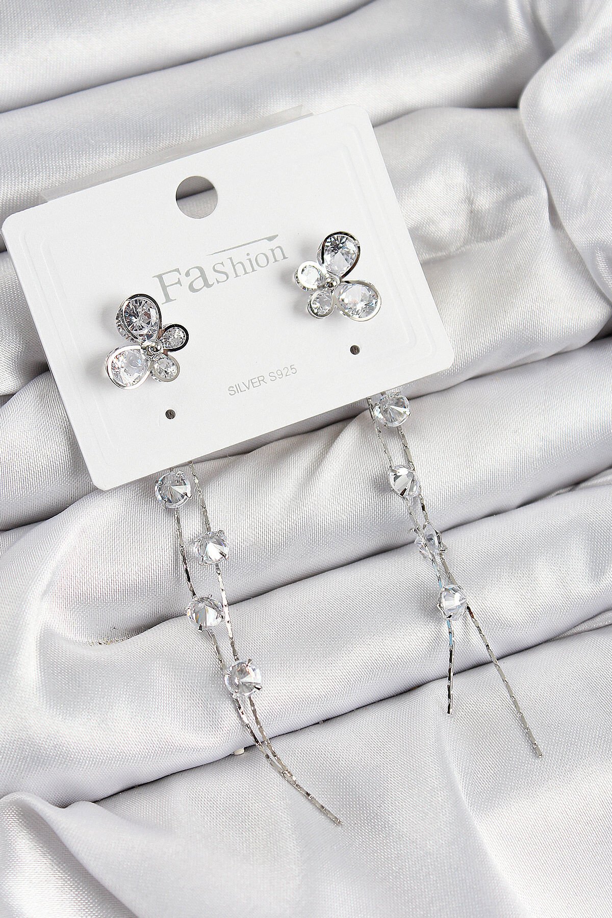 Pirinç Zirkon Taşlı Sallantılı Kelebek Model Gümüş Renk 925 Ayar Gümüş Çivi Kadın Küpe