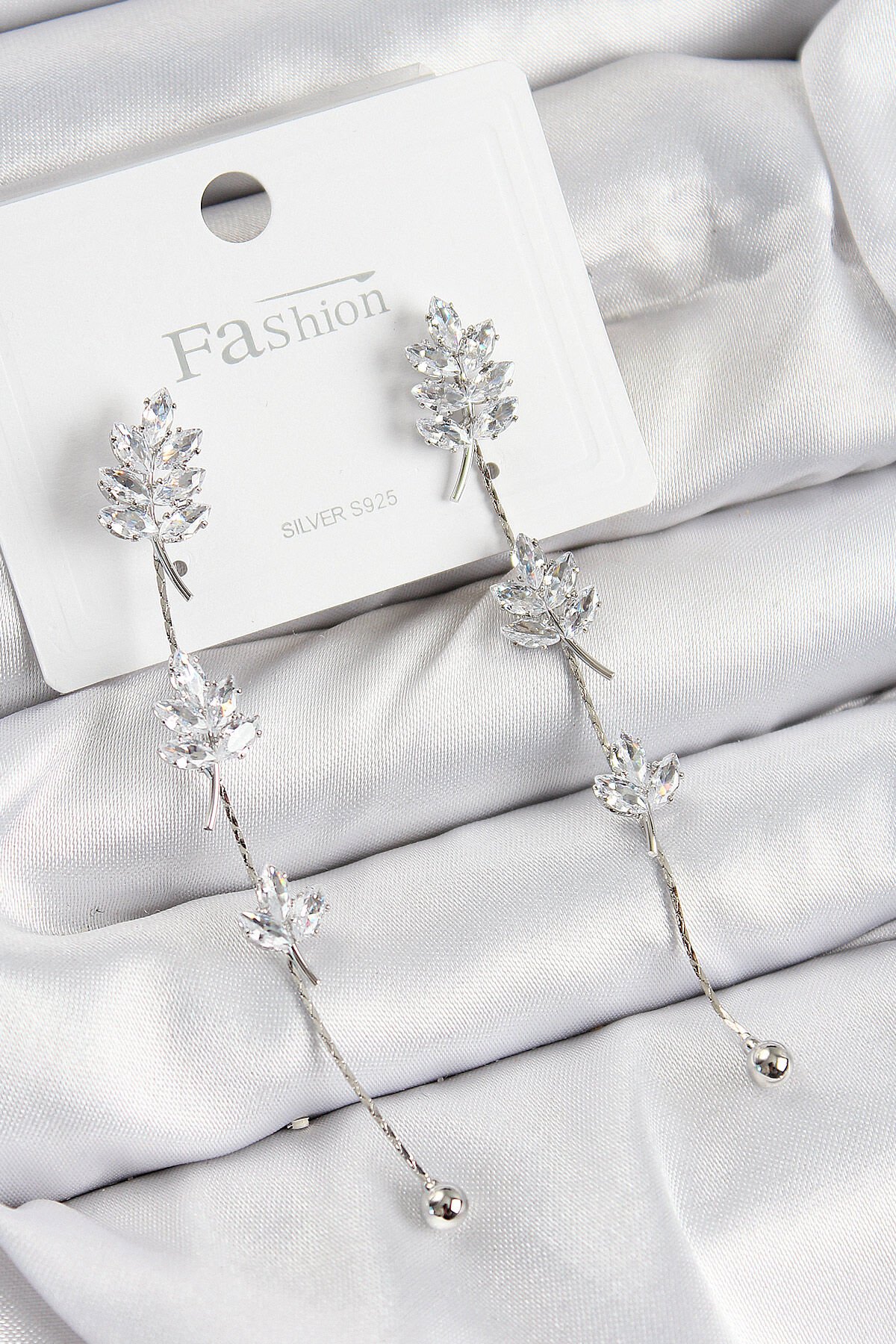 Pirinç Zirkon Taşlı Sallantılı  Model Gümüş Renk 925 Ayar Gümüş Çivi Kadın Küpe