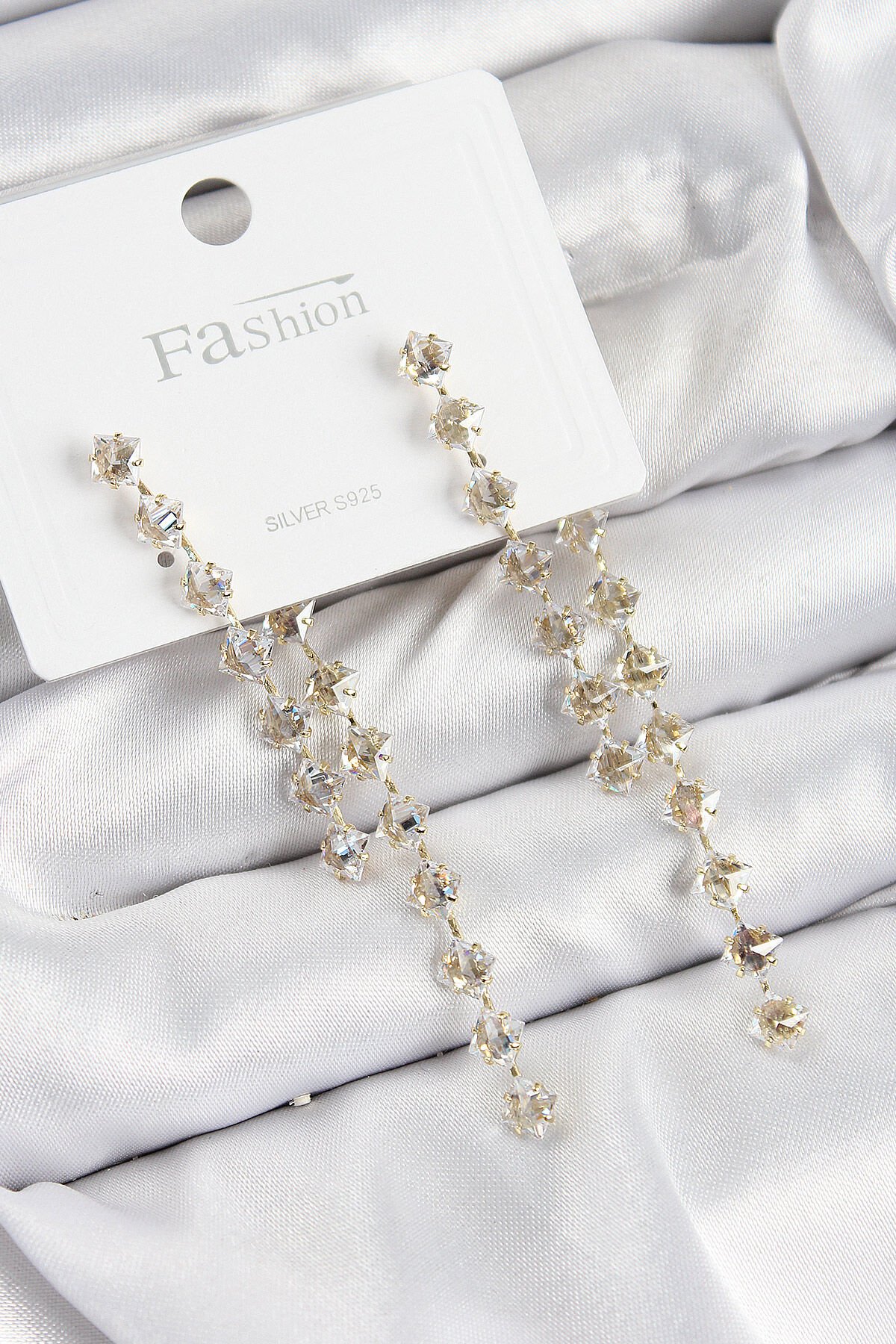 Pirinç Zirkon Taşlı Sallantılı  Model Gold Renk 925 Ayar Gümüş Çivi Kadın Küpe