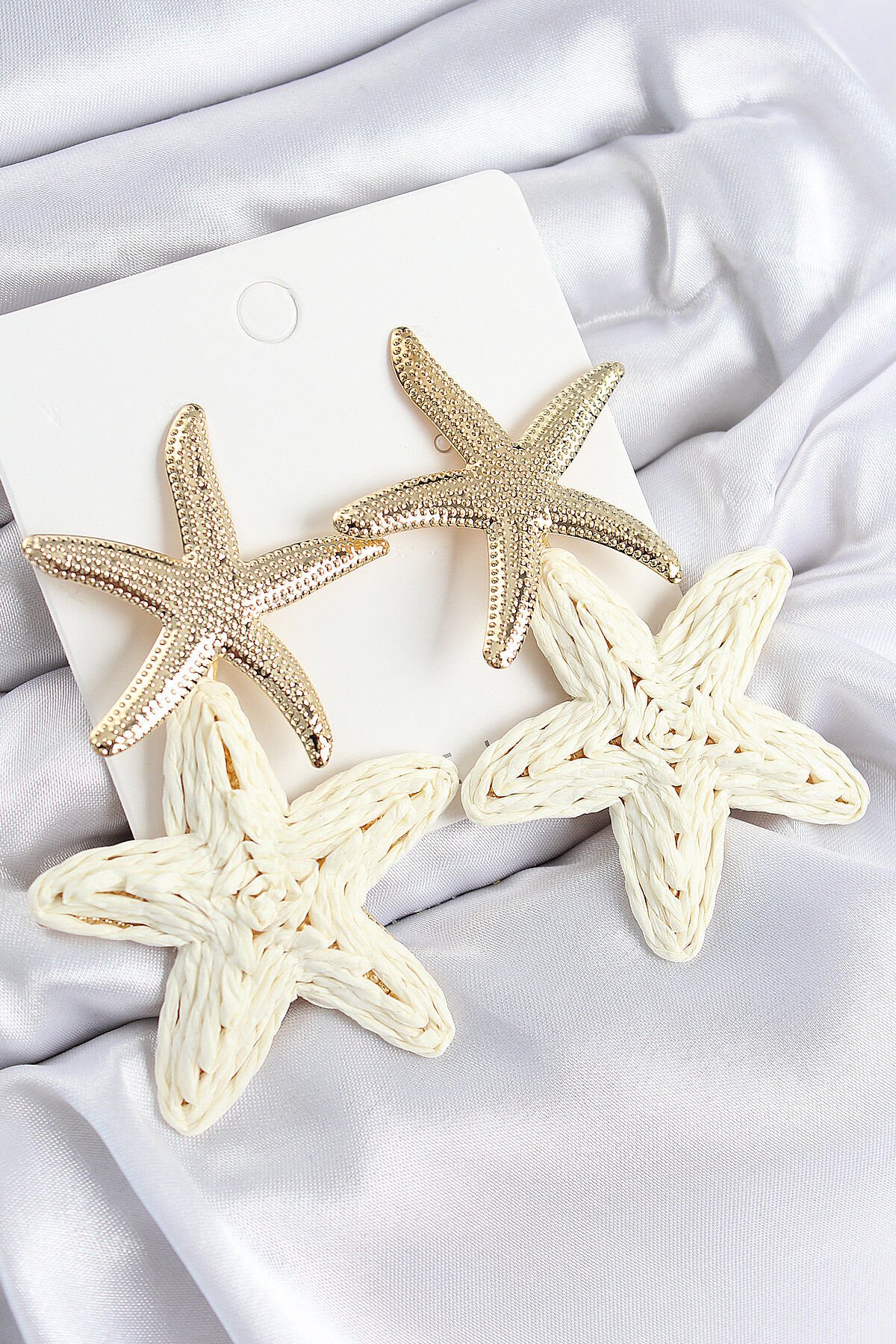 Pirinç Sallantılı Krem Deniz Yıldızı Model Gold Renk Hasır Küpe