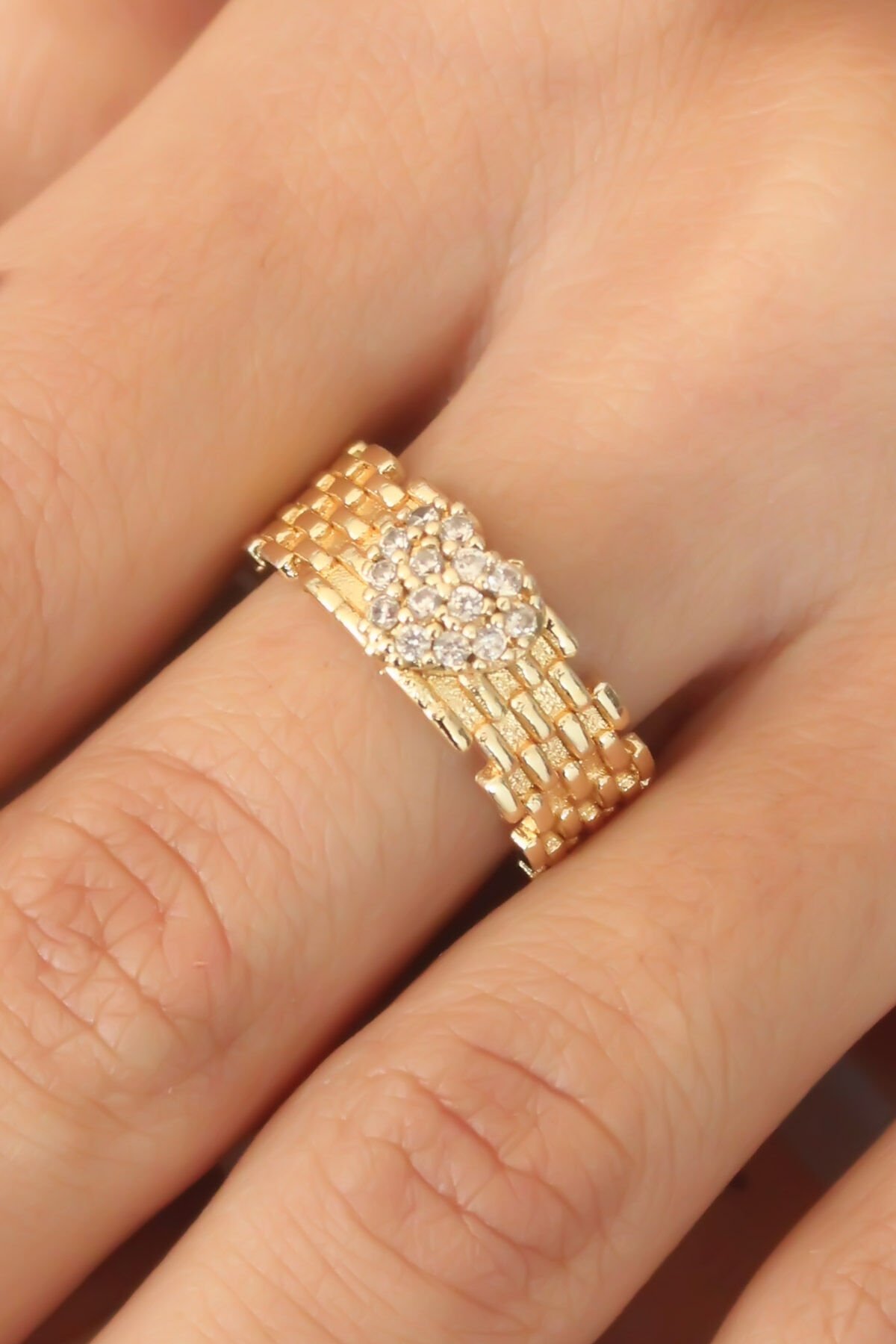 Gold Renk Zirkon Taşlı Kalpli Kadın Yüzük