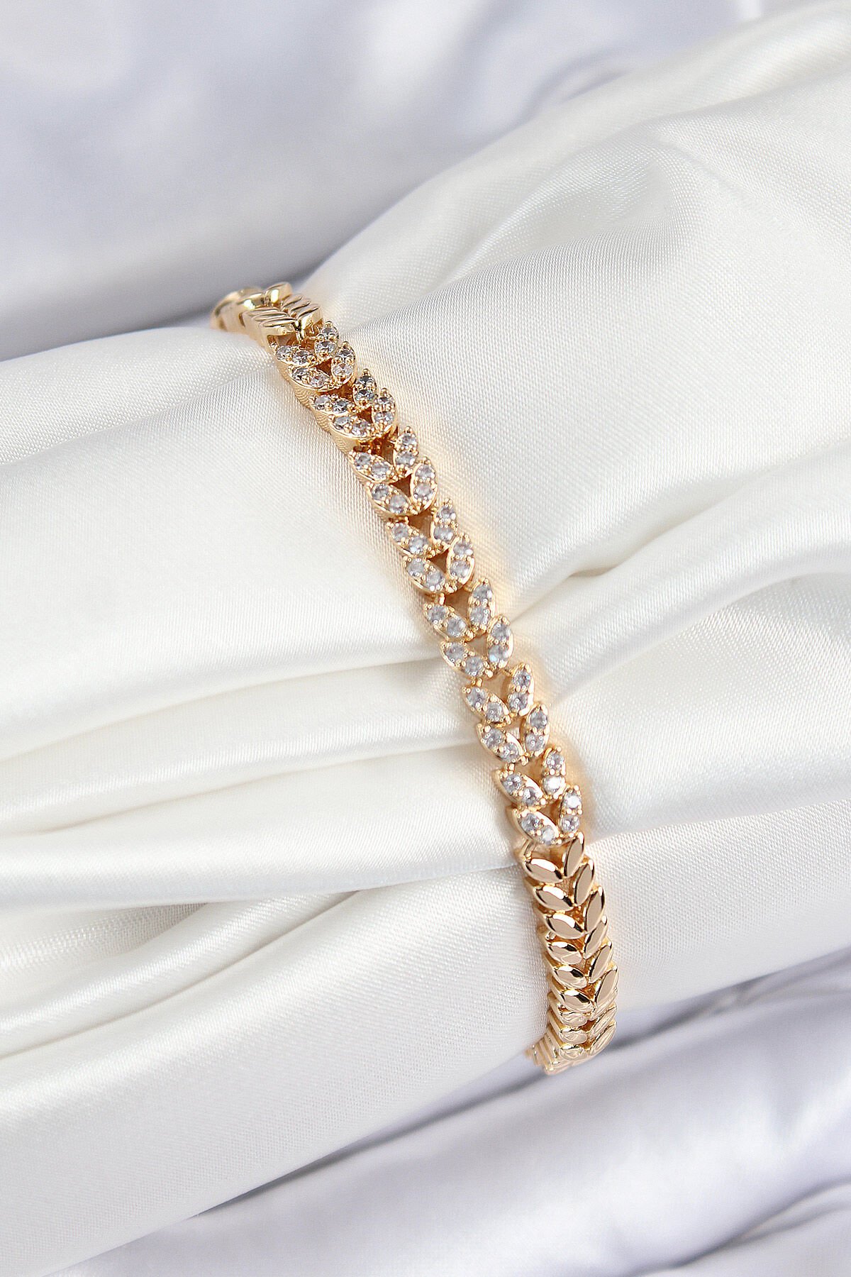 Pirinç Zirkon Taşlı Sıralı Yaprak Model Gold Renk Kadın Bileklik