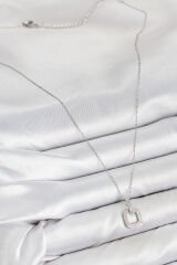 Pirinç Zirkon Taşlı Kare Model Gümüş Renk Kadın Kolye