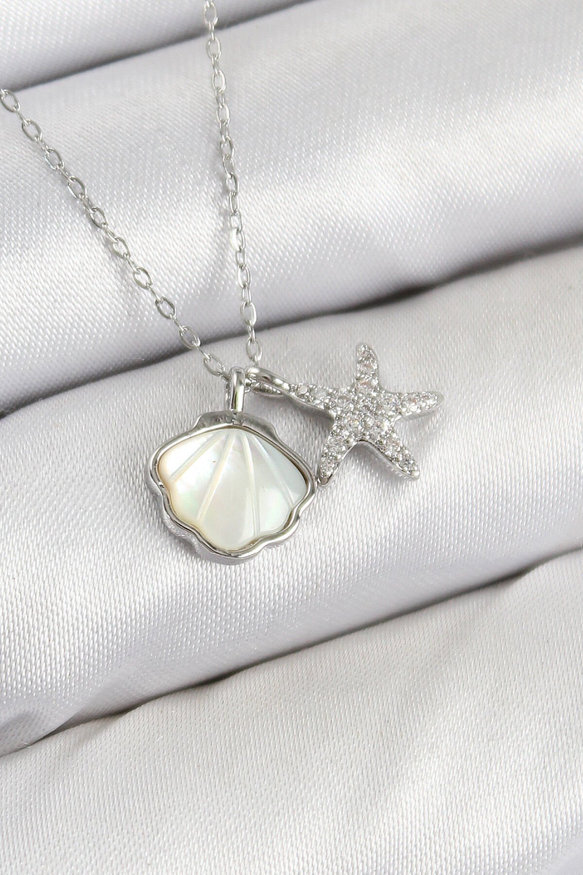 Pirinç Zirkon Taşlı İstiridye Ve Deniz Yıldızı Model Gümüş Renk Kadın Kolye