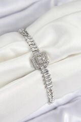 Pirinç Zirkon Taşlı Su Yolu Detaylı Baget Model Gümüş Renk Kadın Bileklik