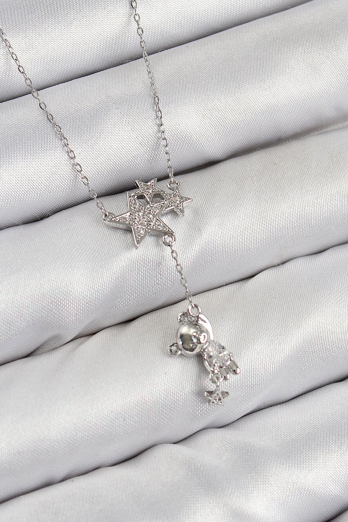 Pirinç Zirkon Taşlı Sallantılı Ayıcıklı Yıldız Model Gümüş Renk Kadın Kolye