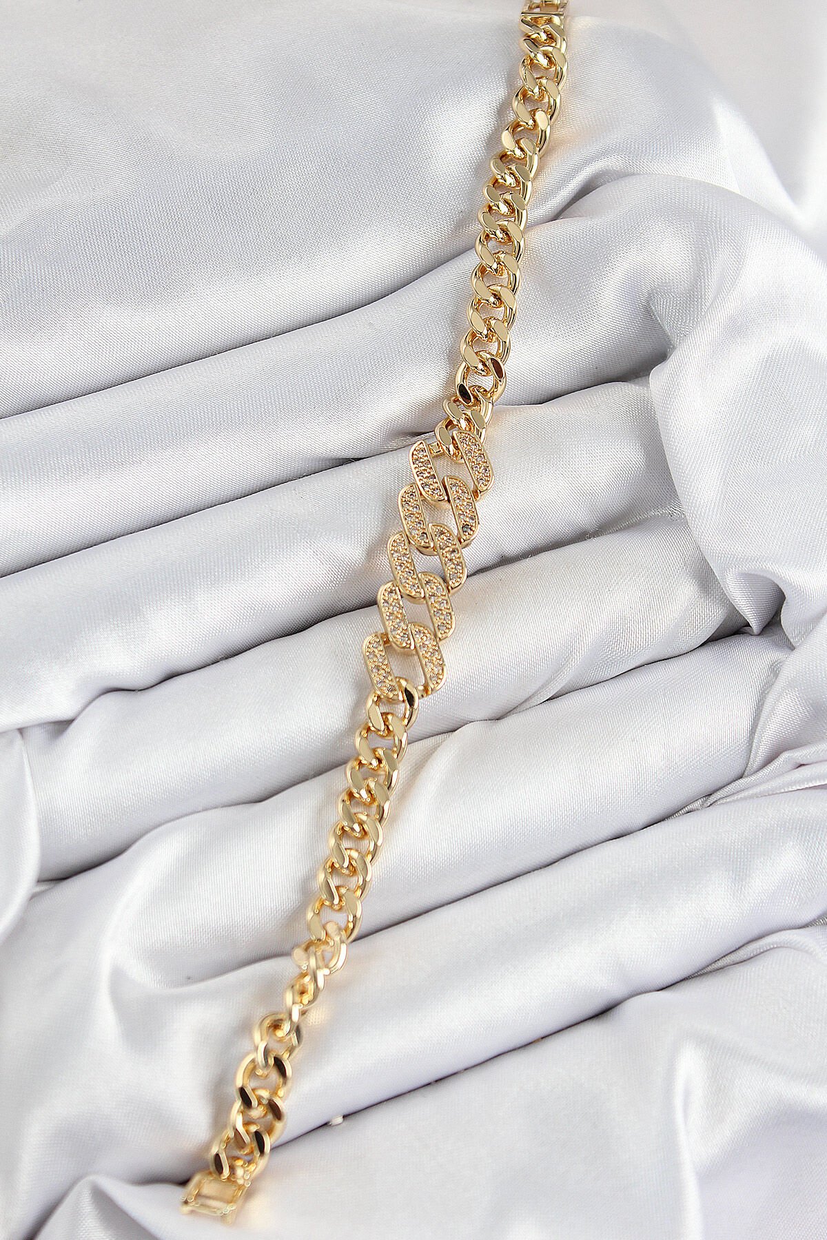 Pirinç Zirkon Taşlı Ezme Küba Zincir Model Gold Renk Kadın Bileklik