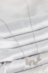 Pirinç Zirkon Taşlı Kelebek Model Gümüş Renk Kadın Kolye