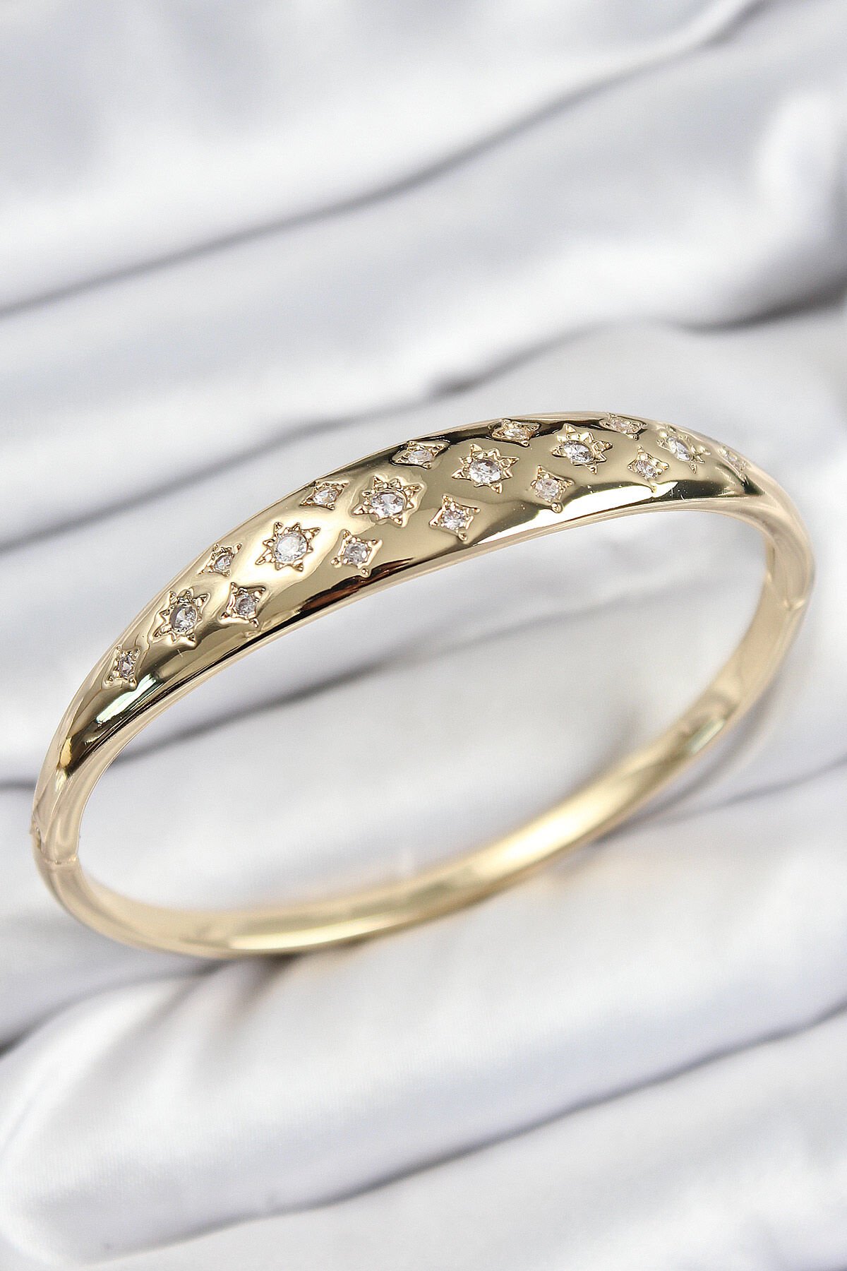 Pirinç Zirkon Taşlı Kutup Yıldızı Model Gold Renk Kadın Kelepçe